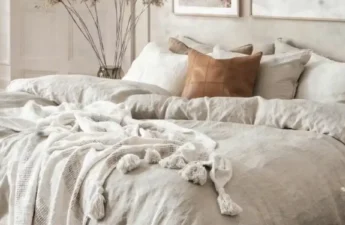 Sänglampans glow-up – skapa stämning med lager på lager-ljus